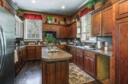 Pinckneyville House | Historic 5,400-Sq-Ft Woodville Estate w/Pool