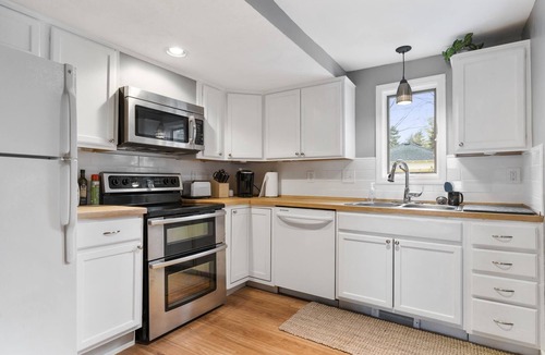 Oden Cottage | Historic 5BR Cottage Near Trails with Crooked Lake Views