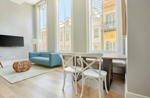 French Quarter Hotel | Historic Canal St Stay Steps from Bourbon & the French Quarter | The Harlequin