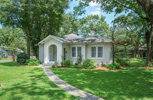 Hattiesburg House | Historic Charm in the Oaks District
