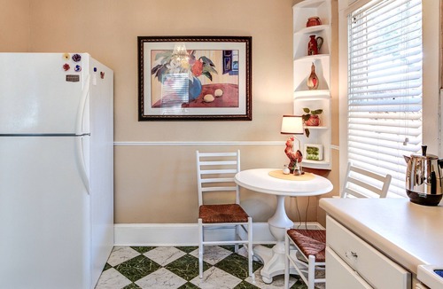 Sanford Cottage | Historic Cottage, super clean, comfortable, and well-equipped, walkable to town.