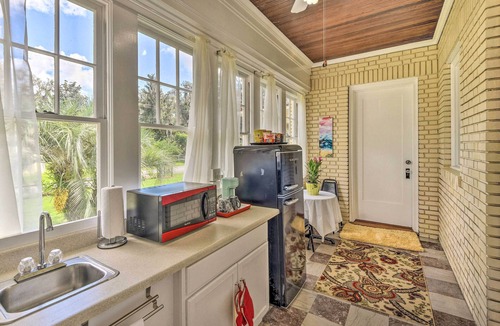 Crescent City Apartment | Historic Crescent City Studio - Lakefront w/Dock!