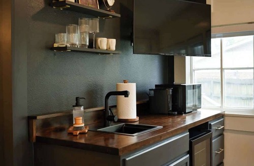 Conway House | Historic Downtown Caldwell Studio - 1 mi UCA