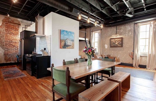 Heber Springs Apartment | Historic Downtown Loft with Balcony and Kitchen
