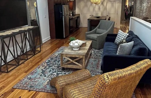 Winchester Apartment | Historic Hideaway On the Square #9.
