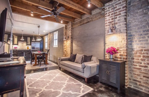 Historic Downtown Savannah Cottage | Historic Home with Modern Upgrades; Urban Getaway by Lucky Savannah