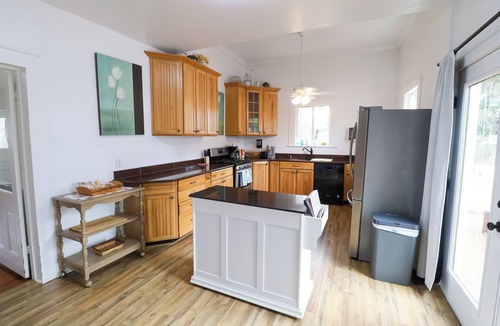 Florala House | Historic Lake House on Lake Jackson Water Views