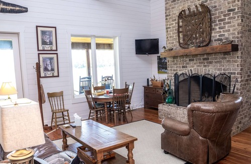 Brooks County Cabin | Historic lodge on historic Lake Nichols