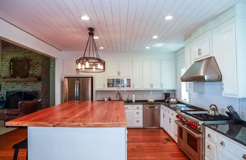 Brooks County Cabin | Historic lodge on historic Lake Nichols
