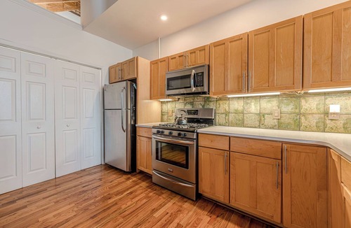 Oakland Condo | Historic Loft in Grant Park 3 less than 3 minute walk to MARTA Rail