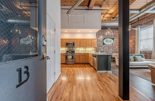 Oakland Condo | Historic Loft in Grant Park 3 less than 3 minute walk to MARTA Rail