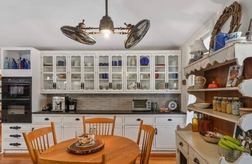 Brunswick House | Historic Manor Nestled Among the Live Oaks