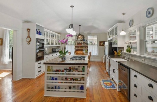 Brunswick House | Historic Manor Nestled Among the Live Oaks