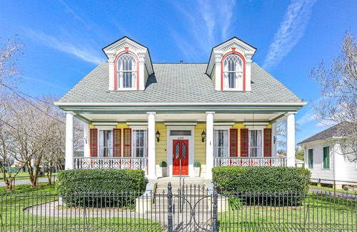 Arabi House | Historic New Orleans Gem - 4 Miles from French Quarter -Sleeps 10
