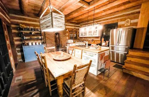 Wilsonville House | Historic Rural Cabin Ideal for Families in Wilsonville, Alabama