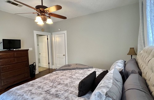 Highland Historic District Apartment | Historical Spacious 1-Bedroom Apartment Unit 3