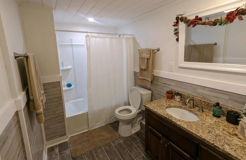 Hazel Green House | Holiday at the farmhouse. Pet-Friendly! 20 min from downtown Huntsville!