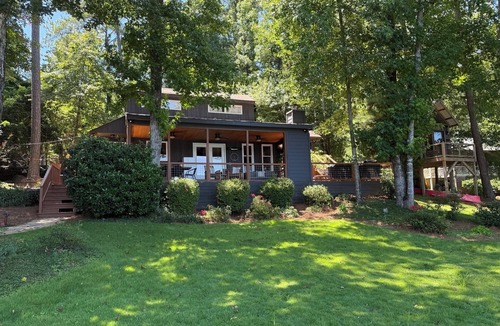Dadeville Cottage | Holiday Cottage, Charming 4-bedroom cottage on Blue Creek of Lake Martin,AL