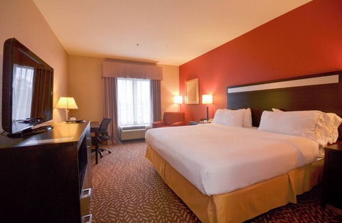 Pine Bluff Hotel | Holiday Inn Express Hotel & Suites Pine Bluff/Pines Mall by IHG
