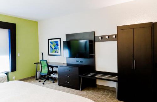 Greenville Hotel | Holiday Inn Express Hotel & Suites Greenville by IHG