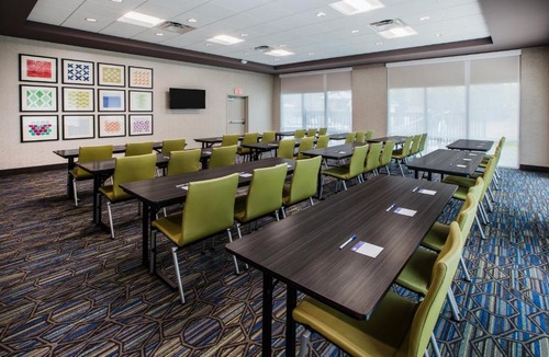 Canton Hotel | Holiday Inn Express Hotel & Suites Canton by IHG