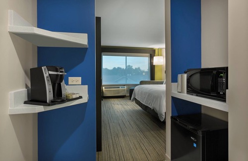 Lake Park Hotel | Holiday Inn Express Lake Park by IHG