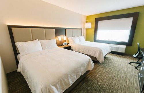Sand Ridge Hotel | Holiday Inn Express & Suites Birmingham - Homewood by IHG