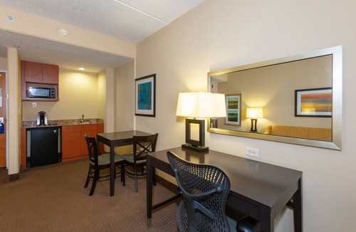 Northside Hotel | Holiday Inn Express & Suites Jacksonville Airport by IHG