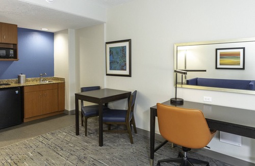 Northside Hotel | Holiday Inn Express & Suites Jacksonville Airport by IHG