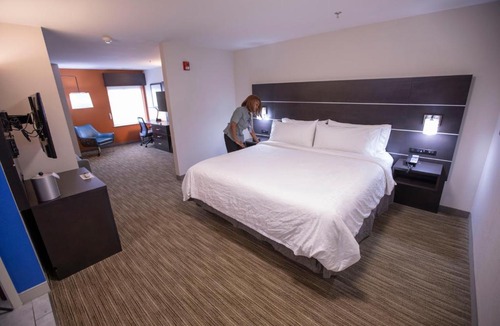 Locust Grove Hotel | Holiday Inn Express & Suites Locust Grove by IHG