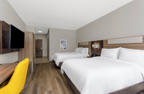 MacClenny Hotel | Holiday Inn Express & Suites Macclenny by IHG