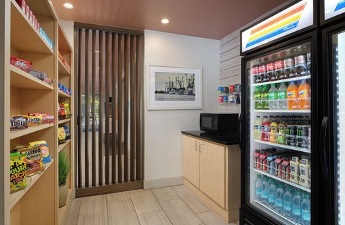 Brunswick Hotel | Holiday Inn Express & Suites Brunswick by IHG