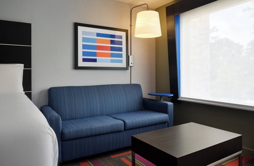 Brunswick Hotel | Holiday Inn Express & Suites Brunswick by IHG