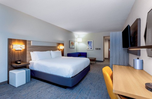 Palm Coast Hotel | Holiday Inn Express & Suites Palm Coast I95 by IHG