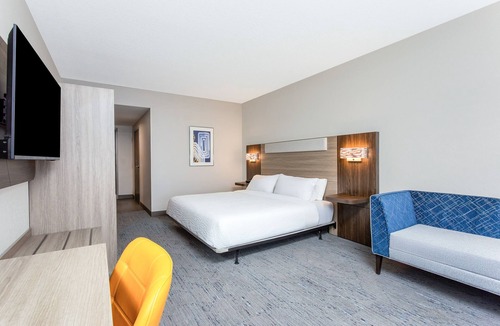 Palm Coast Hotel | Holiday Inn Express & Suites Palm Coast I95 by IHG