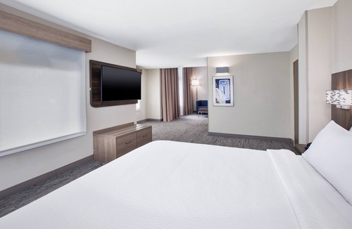 West Monroe Hotel | Holiday Inn Express & Suites W. Monroe by IHG