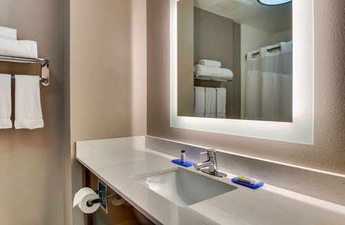 Columbus Hotel | Holiday Inn Express & Suites Columbus – Fort Benning Maingate by IHG