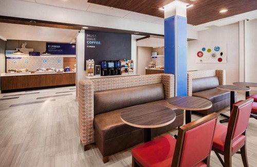 Experiment Hotel | Holiday Inn Express & Suites Griffin