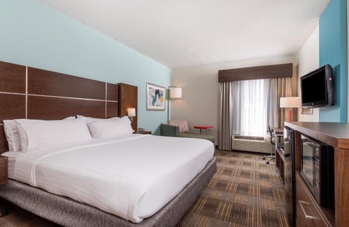 Grenada Hotel | Holiday Inn Express & Suites - Grenada by IHG