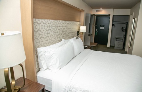 Metairie Hotel | Holiday Inn Metairie New Orleans by IHG