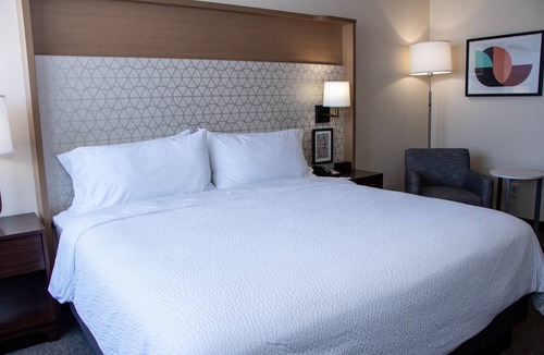 Metairie Hotel | Holiday Inn Metairie New Orleans by IHG