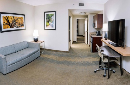 Stockbridge Hotel | Holiday Inn & Suites Stockbridge/Atlanta I-75 by IHG