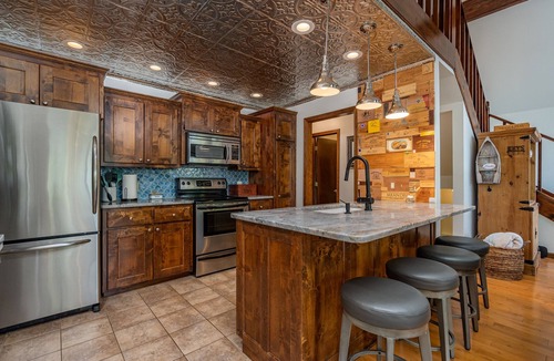 Eatonton House | Holiday Recovery! Book 3 Nights & Get the 4th Night FREE! Jan 16-21, 2025