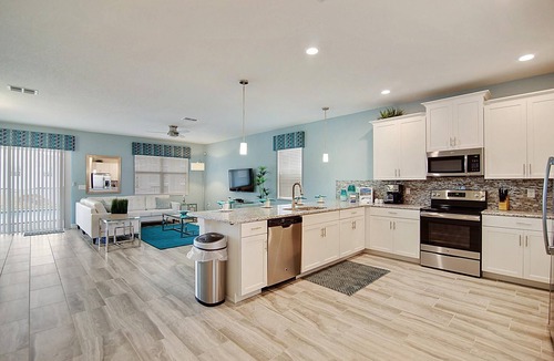 Davenport House | Holiday Retreat by Orlando Short Term