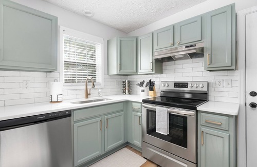 Auburn House | Home 1.5 miles from Toomers