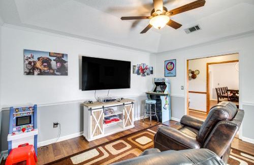Hinesville House | Home 2.5 Mi to Fort Stewart w/Heated Pool