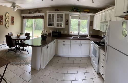 Bath House | Home away from home, charming ranch within 10 minutes from MSU campus.