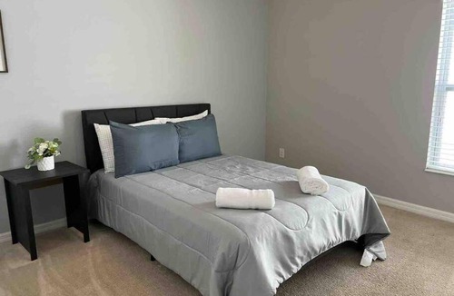 Davenport Apartment | Home away from home 4B/2B + Pool
