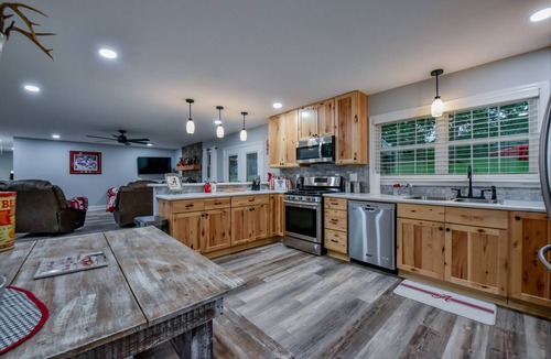 Northport House | Home Away From Home! Newly Remodeled 4 Bdr/3 Bath Close To Campus!