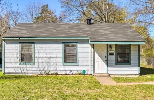 Caddo Heights-South Highlands House | home- minutes aways from casinos and airport